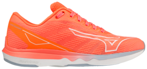 The Wave Shadow 5 men's running shoe is made for runners who seek a smooth mid-foot running with MIZUNO WAVE from the midfoot to the forefoot. MIZUNO ENERZY provides excellent cushioning and energy return and is equipped through the entire bottom midsole.